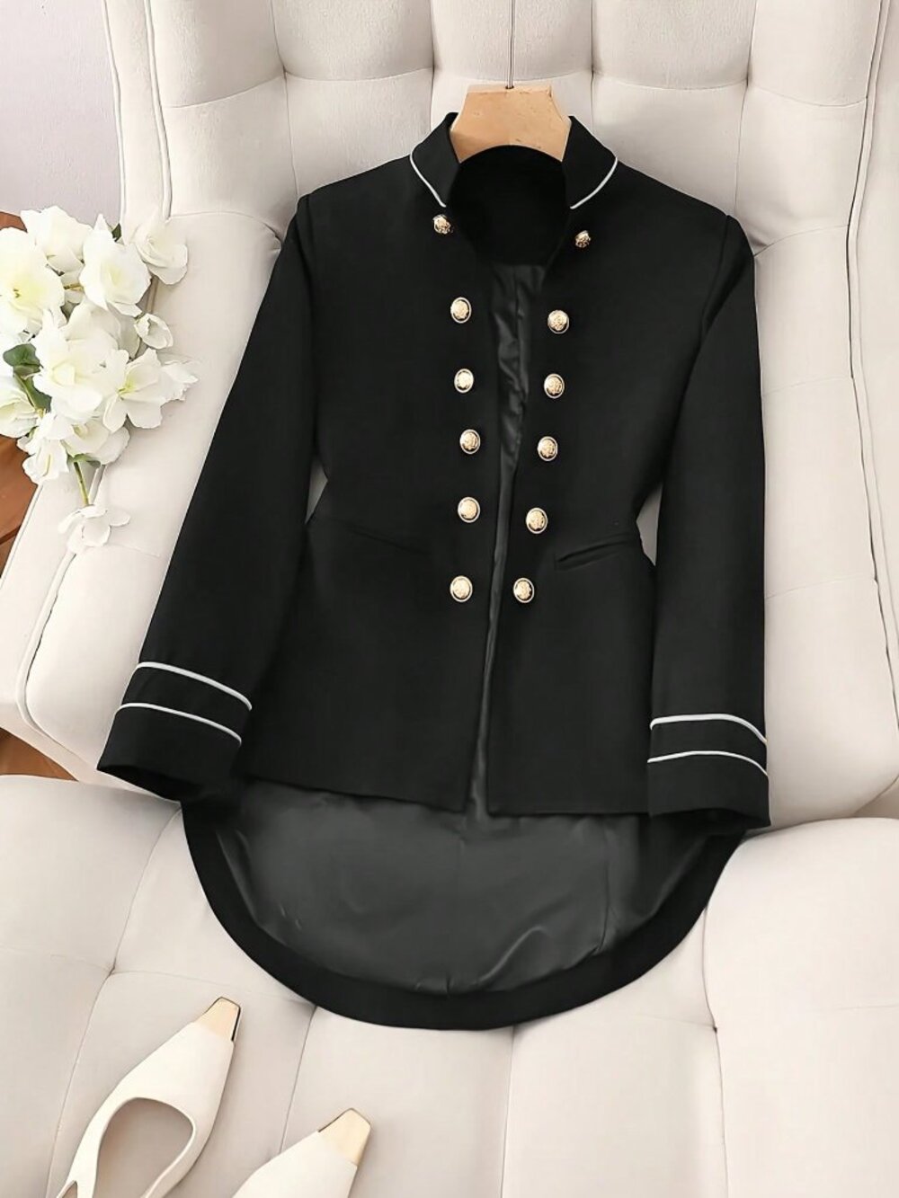 Black Elegant Women's Front-Buttoned Double-Breasted Slim-Fit Blazer - Picture 3 of 6